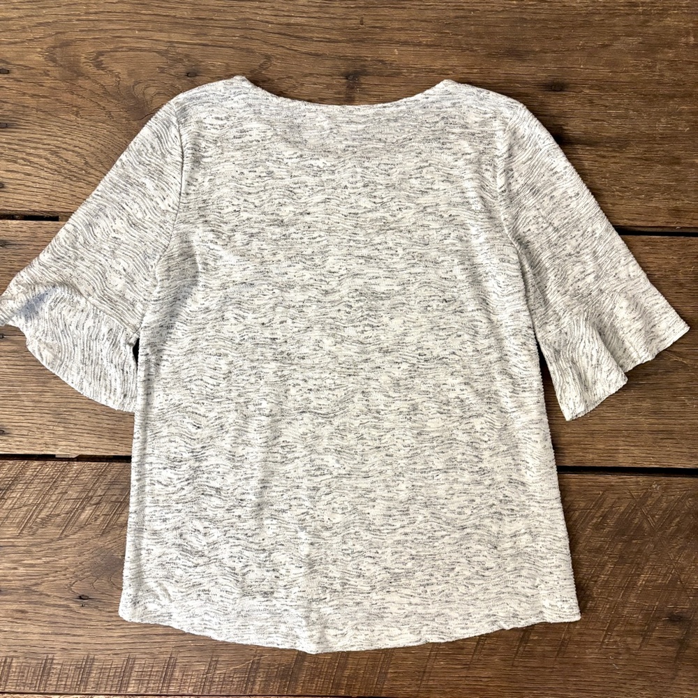 Loft Blouse with‎ Ruffled Sleeves - Picture 5 of 6